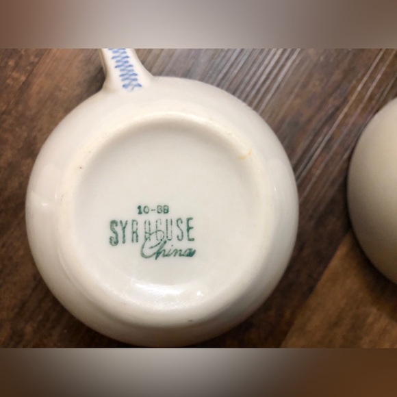 4 mismatched irregular vintage Syracuse China coffee cups, 1 w/matching saucer - Picture 12 of 12